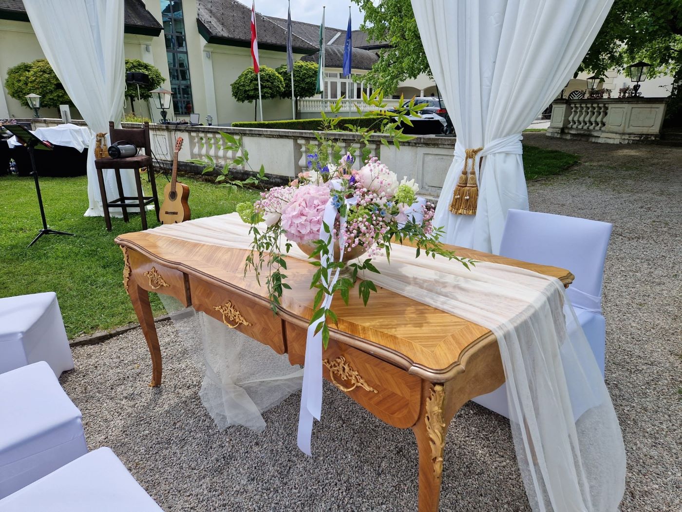 Blumendekoration Florist Pranzl bei Hochzeit auf Schloss Pichlarn