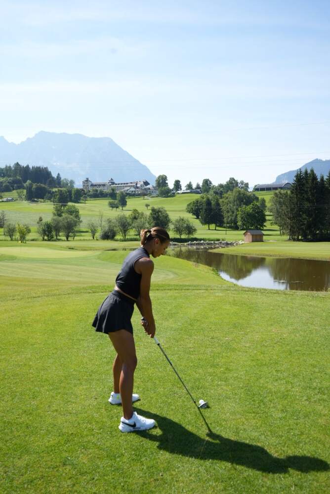 Bild: Golfspielerin am GCC Schloss Pichlarn